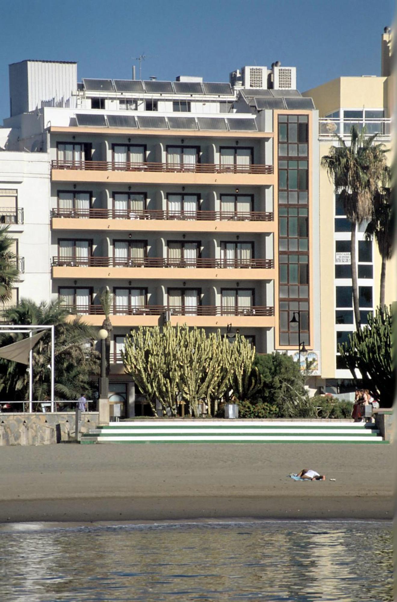 אסטפונה Hotel Buenavista מראה חיצוני תמונה The hotel's pool