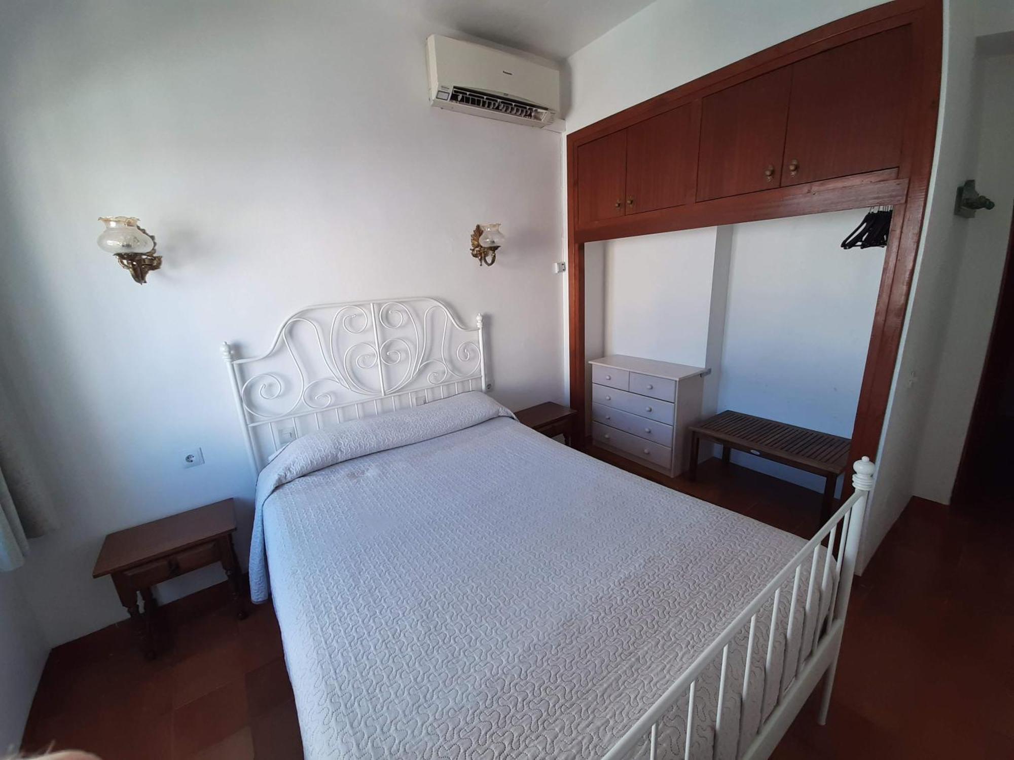 אסטפונה Hotel Buenavista חדר תמונה A bedroom in a hotel in Spain