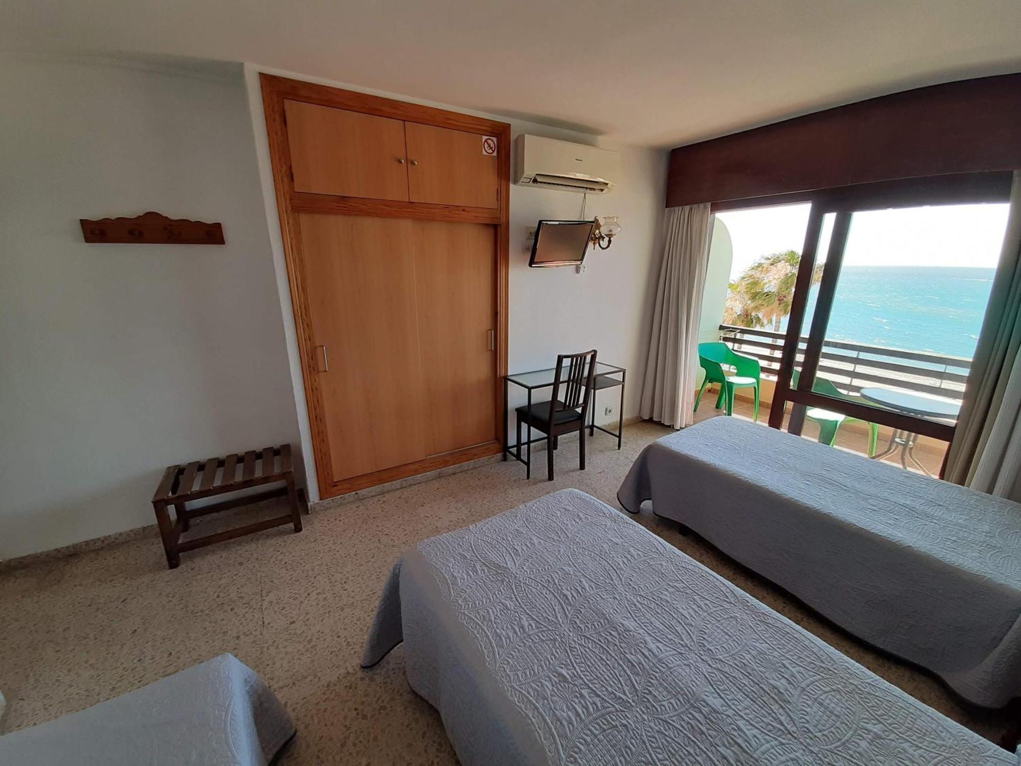 אסטפונה Hotel Buenavista חדר תמונה A room at the hotel
